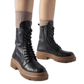 Sorte sneakers med farverig Quennie-sål