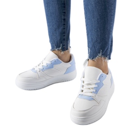 Hvide sneakers med blå accenter fra Fournie