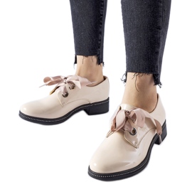 Beige sko med Povegliano rhinestones