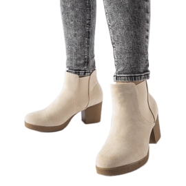 Beige slip-on ankelstøvler fra Trevano