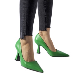 Grøn Tore pumps med asymmetrisk hæl