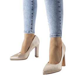 Beige satin stilet pumps fra Rivers