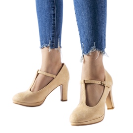 Beige højhælede pumps fra LaCaille