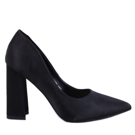 Astia Sorte højhælede pumps i satin