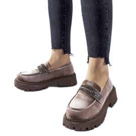 Brune loafers dekoreret med Longuelo rhinsten beige