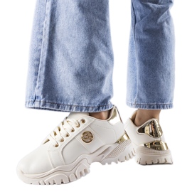 Beige sneakers med en massiv Arpaia-sål