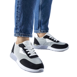 Sneakers i grå og sort stof fra Geraldino