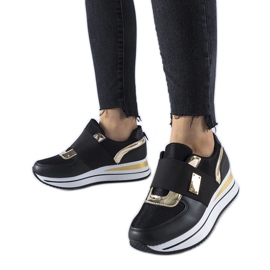 Sorte slip-on sneakers med Sages platform