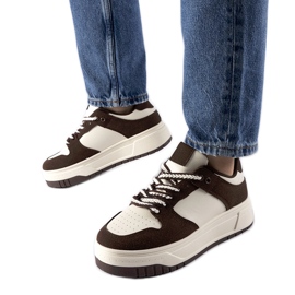 Brune sneakers på Crim platformen