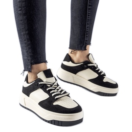 Sorte sneakers på Crim platformen