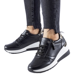 Sorte sneakers dekoreret med Marietta lynlås