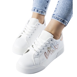 Hvide sneakers på Montclair platformen