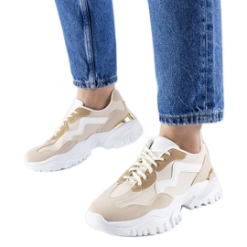 Beige sneakers med en massiv Gironic-sål