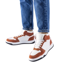 Elizabeths hvide og brune high-top sneakers