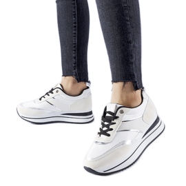 Hvide sneakers på Nutter platformen beige