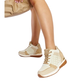 Beige sneakers med sneakers i kastanje