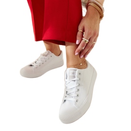Sneakers i stenet hvidt stof