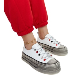 Hvide sneakers på GOE NN2N4054 platformen
