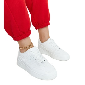 Hvide sneakers på Mentha platformen