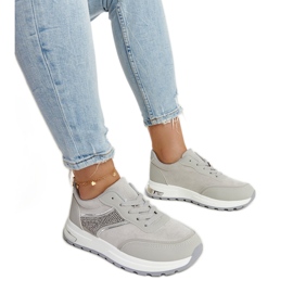 Grå sneakers på Lubna platformen