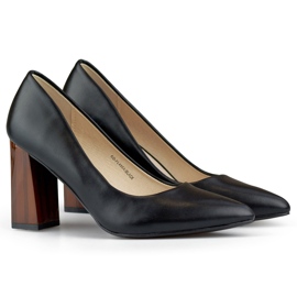 Sorte pumps med høj, elegant hæl