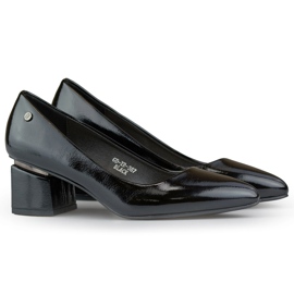Elegante, patenterede sorte pumps med mellemhæl