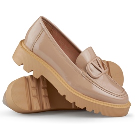 Patentbeige loafers til kvinder