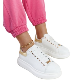 Hvide sneakers på GOE LL2N4011 platformen