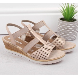 Komfortable wedge slip-on sandaler til kvinder, rosa guld Remonte R6265-31 gylden