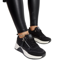 Sorte skinnende sneakers på Makda platformen