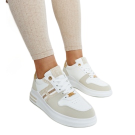 Hvide og beige sneakers på Negisti platformen