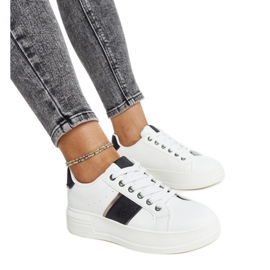 Hvide og sorte sneakers med en tyk Finestra-sål