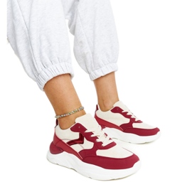 Beige og røde sneakers på Nereida platformen