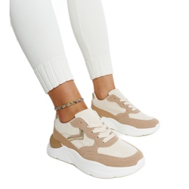 Brune sneakers på Nereida-platformen