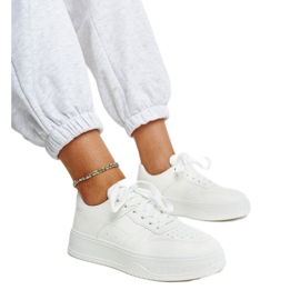 Hvide sneakers med tyk sål fra Rafida