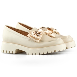 Beige loafers med sløjfe, mokkasiner med en bamse