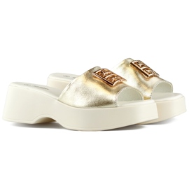 Gyldne, elegante, komfortable flip-flops med en tyk sål gylden