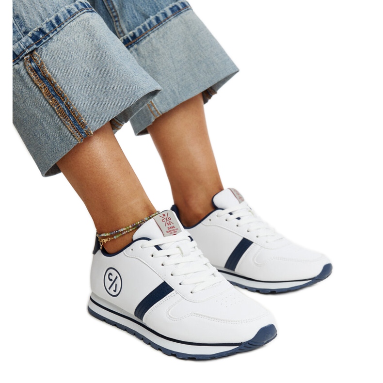 Hvide og marineblå damesneakers fra Cross Jeans