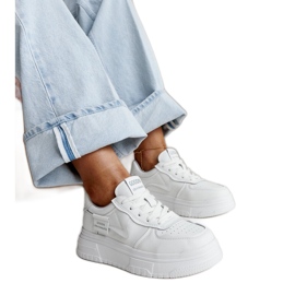Aria hvide lædersneakers med en tyk sål