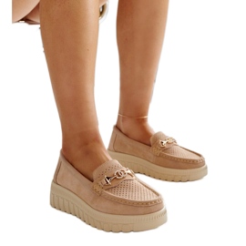 Beige lædersko med et dekorativt Taija-spænde