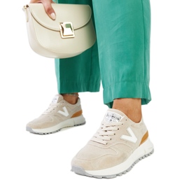 Beige sneakers med en tykkere Olonio-sål