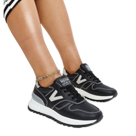 Sorte sneakers med en tyk Cettina-sål
