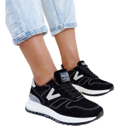 Sorte sneakers med en tykkere Olonio-sål i øko-ruskind