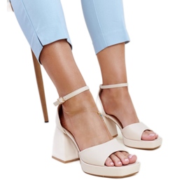 Lysbeige højhælede sandaler fra Vesna