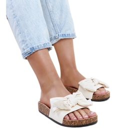 Lysbeige flip-flops med korksål og Petresa sløjfe