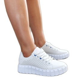 Hvide sneakers med massiv Nesibe sål