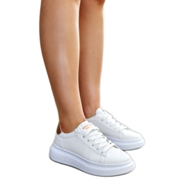 Hvide sneakers med en tyk Ivalu-sål