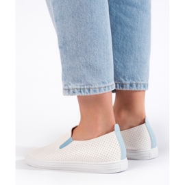 Gennembrudte slip-on sneakers i hvid og blå