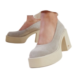 Højhælede pumps i beige læder fra Karino