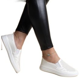 Hvide gennembrudte slip-on sneakers fra Dafina